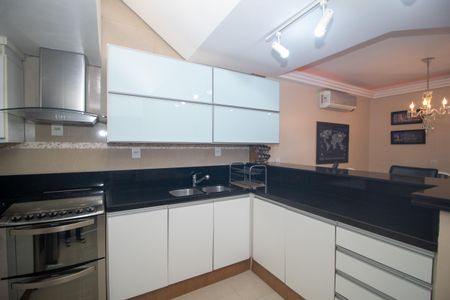 Casa à venda com 90m², 2 quartos e 2 vagas Casa à venda com 90m², 2 quartos e 2 vagasCozinha