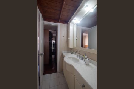 Casa à venda com 90m², 2 quartos e 2 vagas Casa à venda com 90m², 2 quartos e 2 vagasBanheiro da Suíte