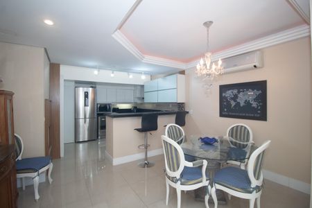 Casa à venda com 90m², 2 quartos e 2 vagas Casa à venda com 90m², 2 quartos e 2 vagasCozinha