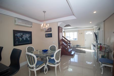 Casa à venda com 90m², 2 quartos e 2 vagas Casa à venda com 90m², 2 quartos e 2 vagasCozinha