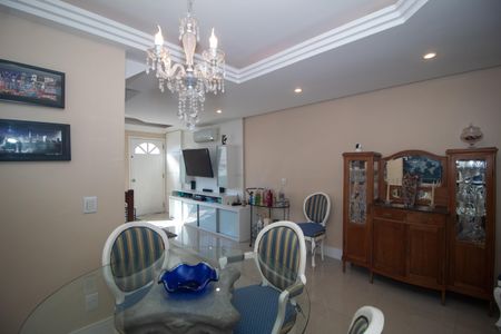 Casa à venda com 90m², 2 quartos e 2 vagas Casa à venda com 90m², 2 quartos e 2 vagasCozinha