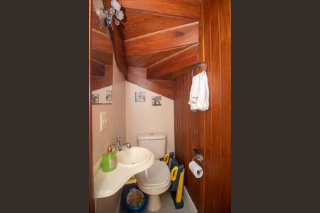 Casa à venda com 90m², 2 quartos e 2 vagas Casa à venda com 90m², 2 quartos e 2 vagasBanheiro de Serviço