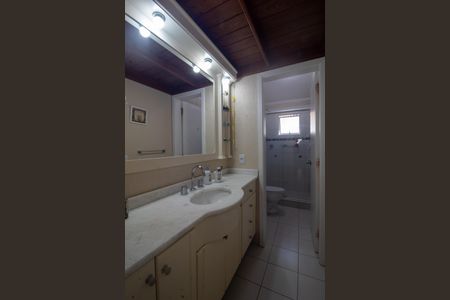 Casa à venda com 90m², 2 quartos e 2 vagas Casa à venda com 90m², 2 quartos e 2 vagasBanheiro da Suíte