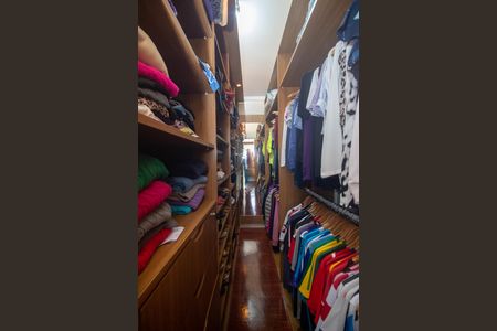 Casa à venda com 90m², 2 quartos e 2 vagas Casa à venda com 90m², 2 quartos e 2 vagasCloset da Suíte