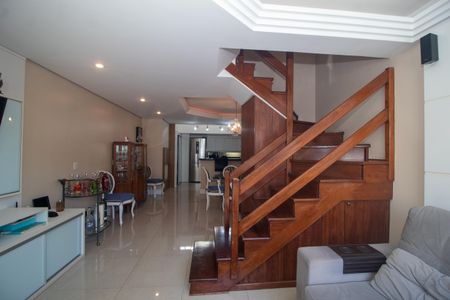 Casa à venda com 90m², 2 quartos e 2 vagas Casa à venda com 90m², 2 quartos e 2 vagasSala