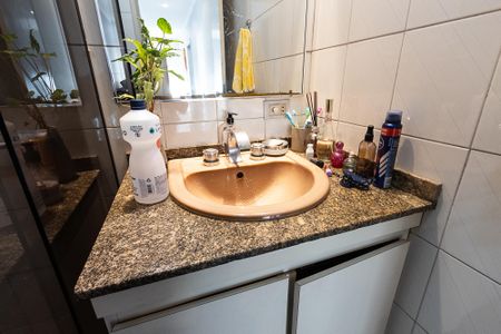 Apartamento à venda com 65m², 2 quartos e 1 vaga Apartamento à venda com 65m², 2 quartos e 1 vagaBanheiro Social