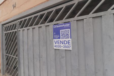 Casa à venda com 292m², 3 quartos e 2 vagas Casa à venda com 292m², 3 quartos e 2 vagasFachada e placa