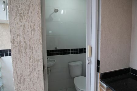 Casa à venda com 44m², 2 quartos e 2 vagasBanheiro de Serviço