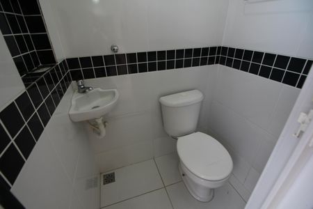 Casa à venda com 44m², 2 quartos e 2 vagasBanheiro de Serviço