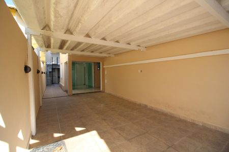 Casa à venda com 44m², 2 quartos e 2 vagasGaragem