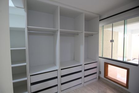 Casa à venda com 44m², 2 quartos e 2 vagasCloset