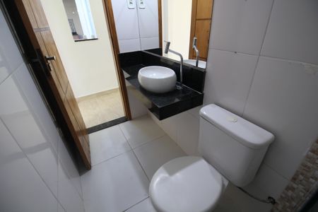 Casa à venda com 44m², 2 quartos e 2 vagasBanheiro Social