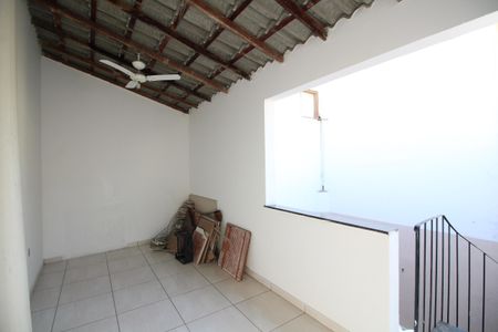 Casa à venda com 44m², 2 quartos e 2 vagasQuarto de Serviço