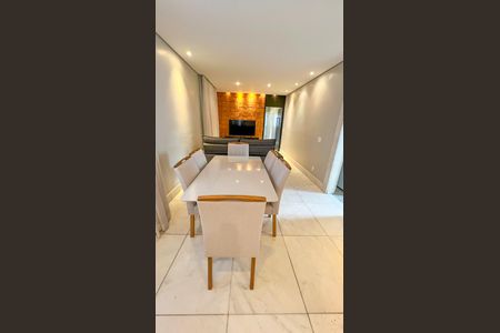 Apartamento à venda com 121m², 3 quartos e 2 vagas Apartamento à venda com 121m², 3 quartos e 2 vagasSala de Jantar