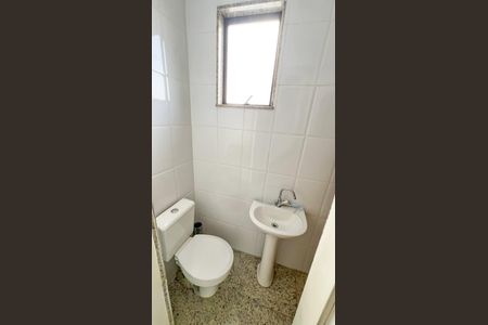 Apartamento à venda com 121m², 3 quartos e 2 vagas Apartamento à venda com 121m², 3 quartos e 2 vagasBanheiro de Serviço