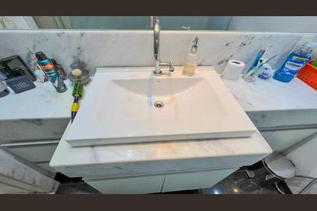 Apartamento à venda com 121m², 3 quartos e 2 vagas Apartamento à venda com 121m², 3 quartos e 2 vagasBanheiro Suíte