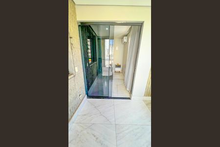 Apartamento à venda com 121m², 3 quartos e 2 vagas Apartamento à venda com 121m², 3 quartos e 2 vagasBanheiro Suíte