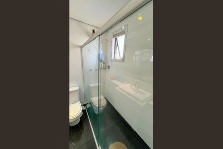 Apartamento à venda com 121m², 3 quartos e 2 vagas Apartamento à venda com 121m², 3 quartos e 2 vagasBanheiro Suíte