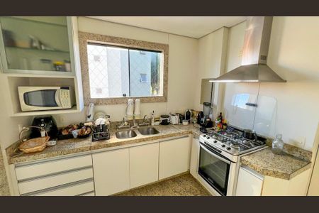 Apartamento à venda com 121m², 3 quartos e 2 vagas Apartamento à venda com 121m², 3 quartos e 2 vagasCozinha
