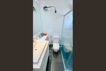 Apartamento à venda com 121m², 3 quartos e 2 vagas Apartamento à venda com 121m², 3 quartos e 2 vagasBanheiro Suíte