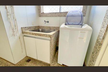 Apartamento à venda com 121m², 3 quartos e 2 vagas Apartamento à venda com 121m², 3 quartos e 2 vagasÁrea de Serviço