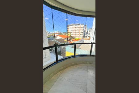 Apartamento à venda com 121m², 3 quartos e 2 vagas Apartamento à venda com 121m², 3 quartos e 2 vagasVaranda da cozinha