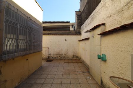 Casa de condomínio para alugar com 160m², 3 quartos e 2 vagasFundos