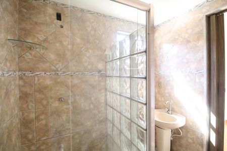 Casa de condomínio para alugar com 160m², 3 quartos e 2 vagasBanheiro da suíte 2