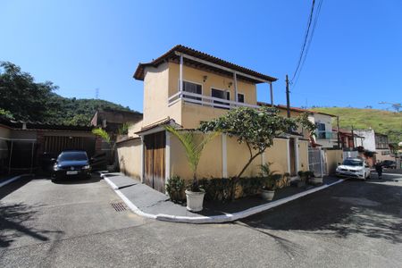 Casa de condomínio para alugar com 160m², 3 quartos e 2 vagasFrente da casa