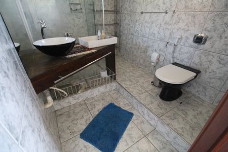 Casa de condomínio para alugar com 160m², 3 quartos e 2 vagasBanheiro da suíte 3