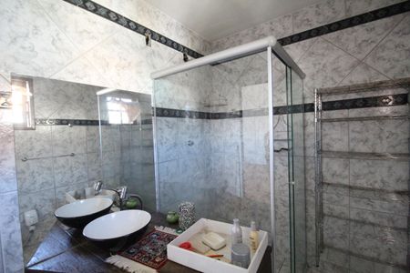 Casa de condomínio para alugar com 160m², 3 quartos e 2 vagasBanheiro da suíte 3