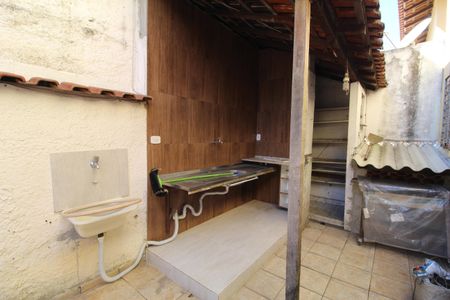 Casa de condomínio para alugar com 160m², 3 quartos e 2 vagasFundos