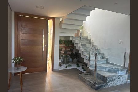 Casa de condomínio à venda com 350m², 4 quartos e 4 vagasSala