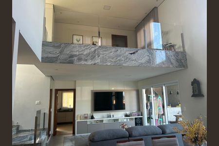 Casa de condomínio à venda com 350m², 4 quartos e 4 vagasSala