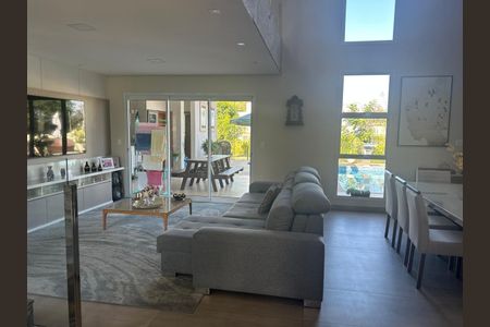 Casa de condomínio à venda com 350m², 4 quartos e 4 vagasSala