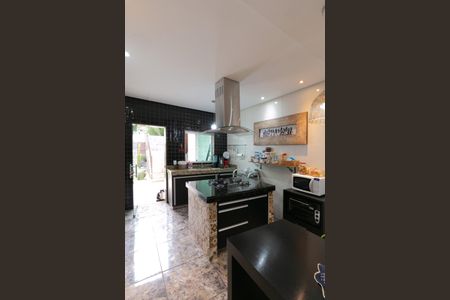 Casa à venda com 318m², 4 quartos e 3 vagas Casa à venda com 318m², 4 quartos e 3 vagasCozinha