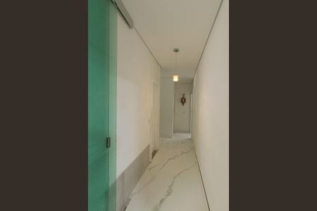 Casa à venda com 318m², 4 quartos e 3 vagas Casa à venda com 318m², 4 quartos e 3 vagasCorredor