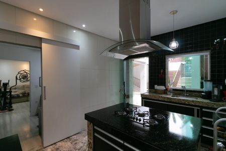 Casa à venda com 318m², 4 quartos e 3 vagas Casa à venda com 318m², 4 quartos e 3 vagasCozinha