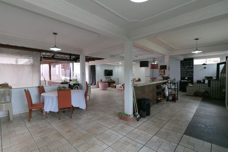 Casa à venda com 318m², 4 quartos e 3 vagas Casa à venda com 318m², 4 quartos e 3 vagasCobertura - Sala/cozinha