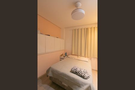 Casa à venda com 318m², 4 quartos e 3 vagas Casa à venda com 318m², 4 quartos e 3 vagasQuarto