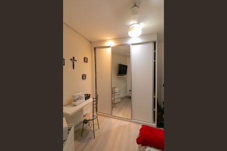 Casa à venda com 318m², 4 quartos e 3 vagas Casa à venda com 318m², 4 quartos e 3 vagasQuarto 4