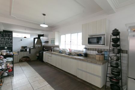 Casa à venda com 318m², 4 quartos e 3 vagas Casa à venda com 318m², 4 quartos e 3 vagasCobertura - Sala/cozinha