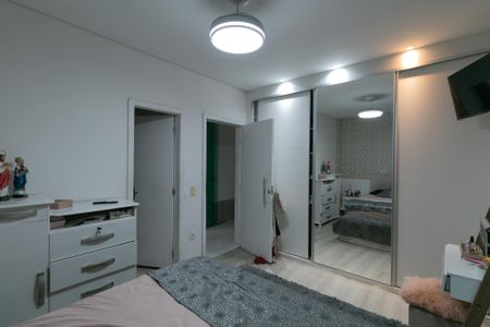 Casa à venda com 318m², 4 quartos e 3 vagas Casa à venda com 318m², 4 quartos e 3 vagasQuarto 2