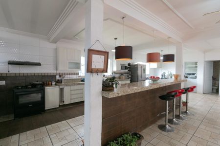 Casa à venda com 318m², 4 quartos e 3 vagas Casa à venda com 318m², 4 quartos e 3 vagasCobertura - Sala/cozinha