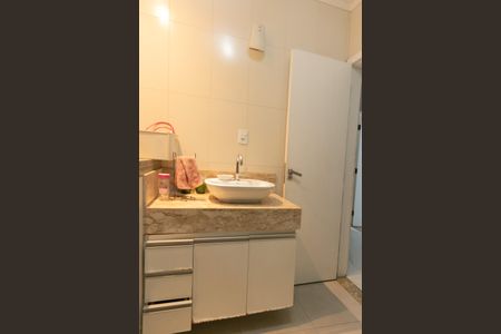 Casa à venda com 318m², 4 quartos e 3 vagas Casa à venda com 318m², 4 quartos e 3 vagasBanheiro 2