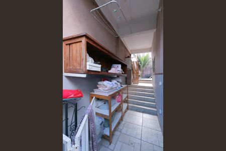 Casa à venda com 318m², 4 quartos e 3 vagas Casa à venda com 318m², 4 quartos e 3 vagasCorredor