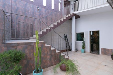 Casa à venda com 318m², 4 quartos e 3 vagas Casa à venda com 318m², 4 quartos e 3 vagasÁrea comum