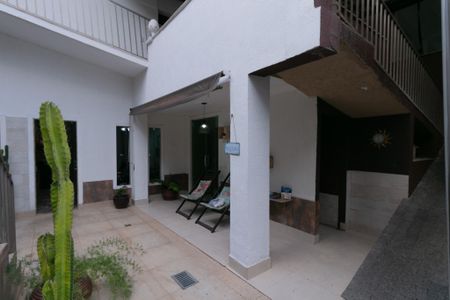 Casa à venda com 318m², 4 quartos e 3 vagas Casa à venda com 318m², 4 quartos e 3 vagasÁrea comum
