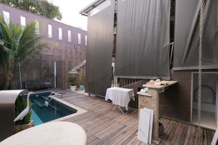 Casa à venda com 318m², 4 quartos e 3 vagas Casa à venda com 318m², 4 quartos e 3 vagasÁrea comum