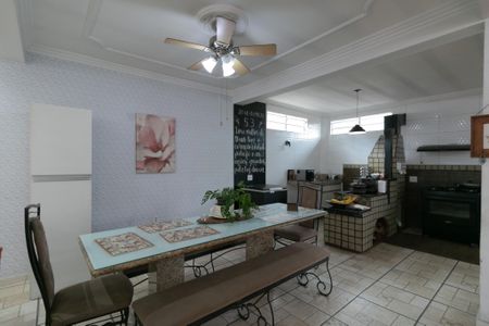 Casa à venda com 318m², 4 quartos e 3 vagas Casa à venda com 318m², 4 quartos e 3 vagasCobertura - Sala/cozinha